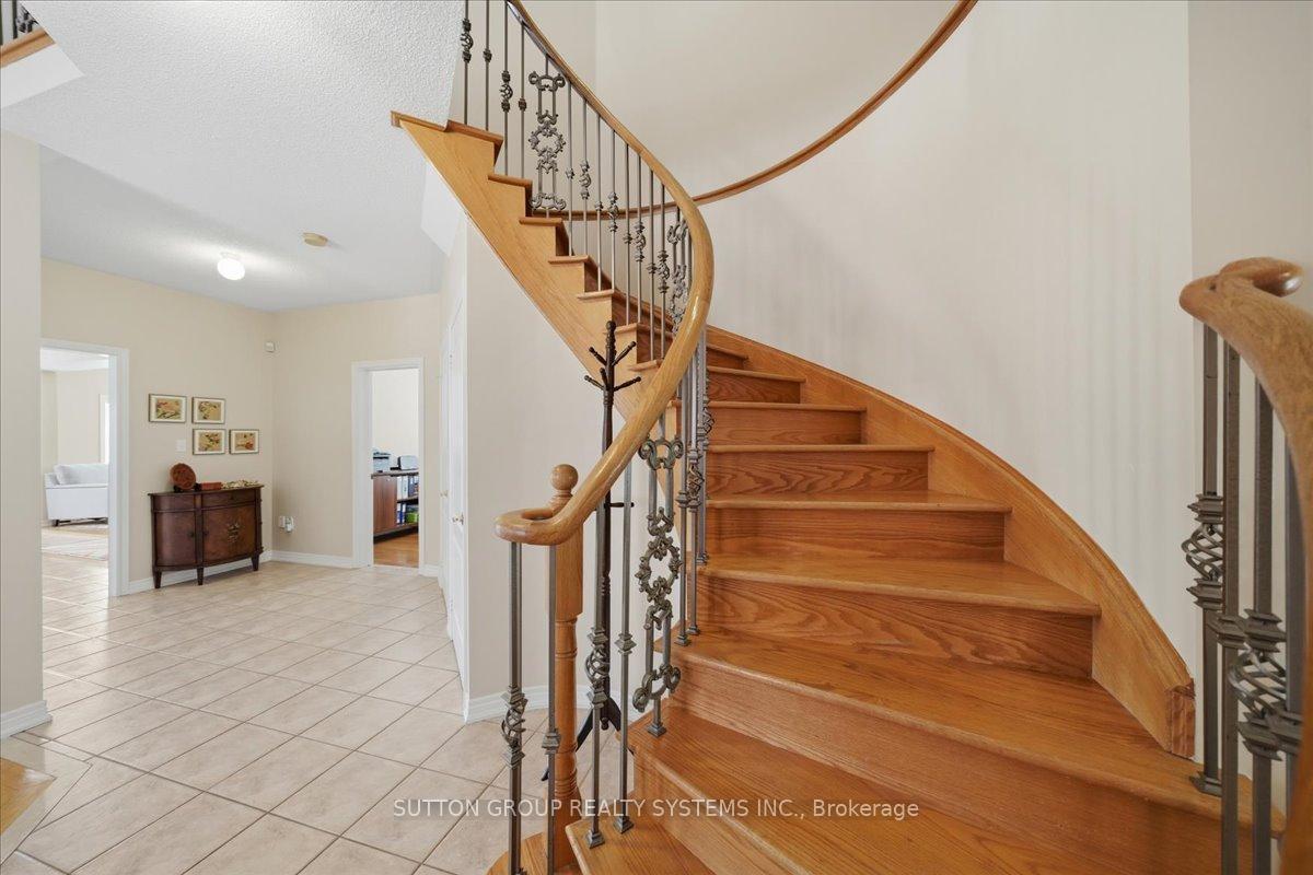 Photo 17 of 1382 Avon Drive, Mississauga, Meadowvale Village — HOMEH