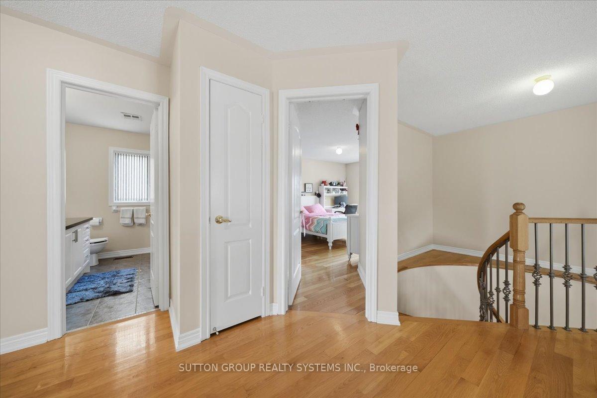 Photo 27 of 1382 Avon Drive, Mississauga, Meadowvale Village — HOMEH