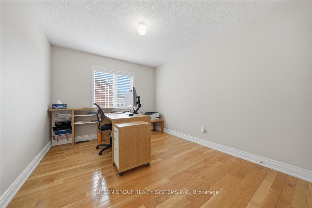 Photo 32 of 1382 Avon Drive, Mississauga, Meadowvale Village — HOMEH