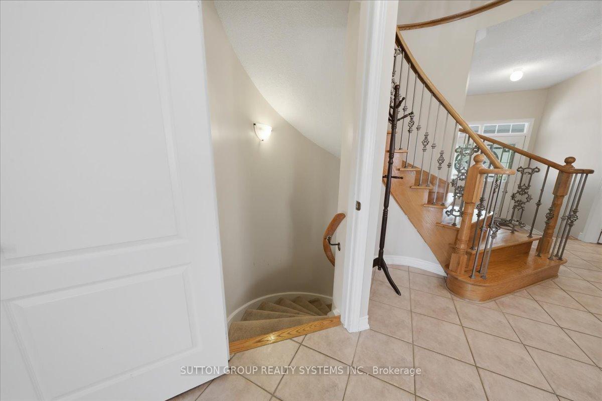 Photo 33 of 1382 Avon Drive, Mississauga, Meadowvale Village — HOMEH