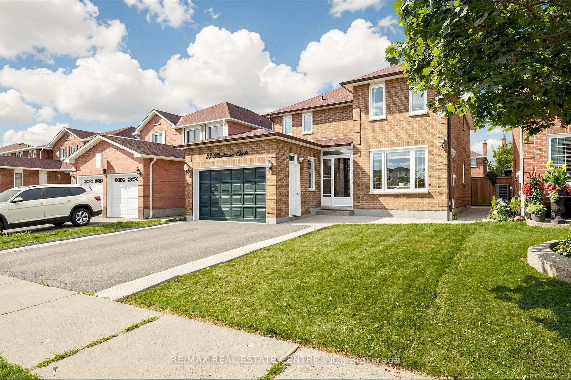 Photo 3 of 33 Blackmere Circle, Brampton, Fletcher's Creek South — HOMEH