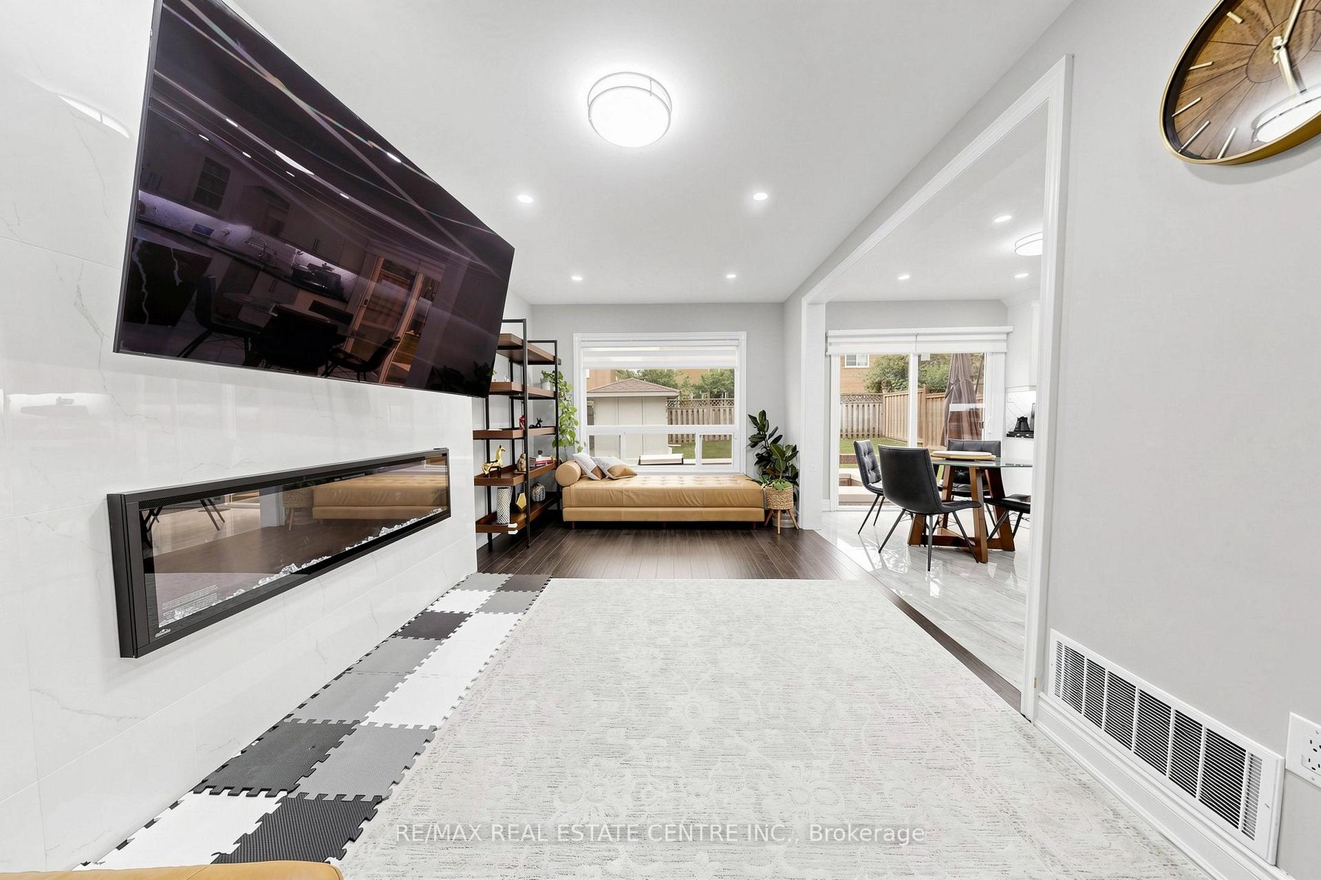 Photo 5 of 33 Blackmere Circle, Brampton, Fletcher's Creek South — HOMEH