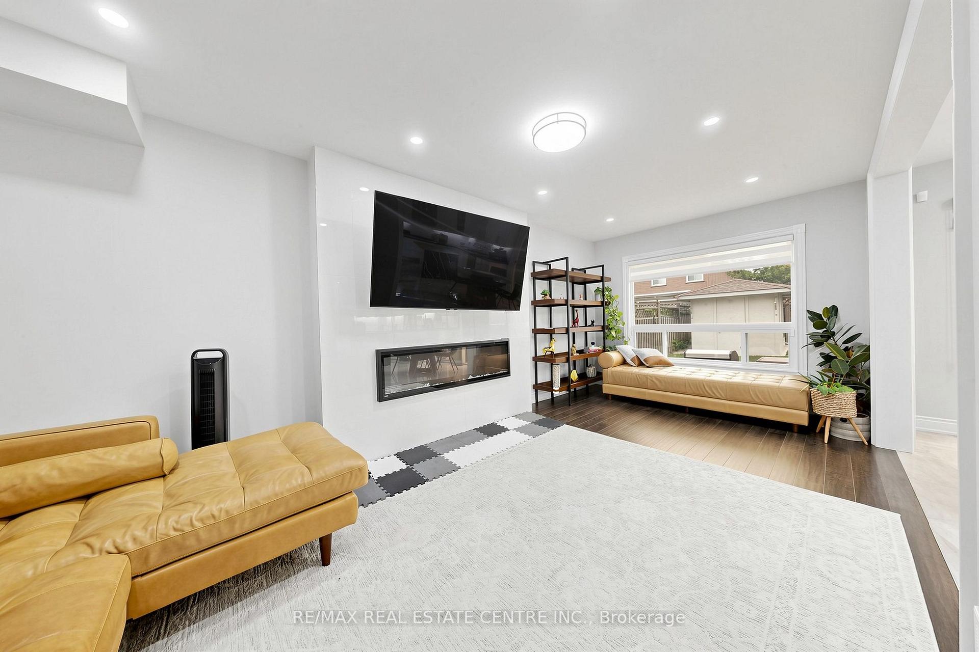 Photo 6 of 33 Blackmere Circle, Brampton, Fletcher's Creek South — HOMEH