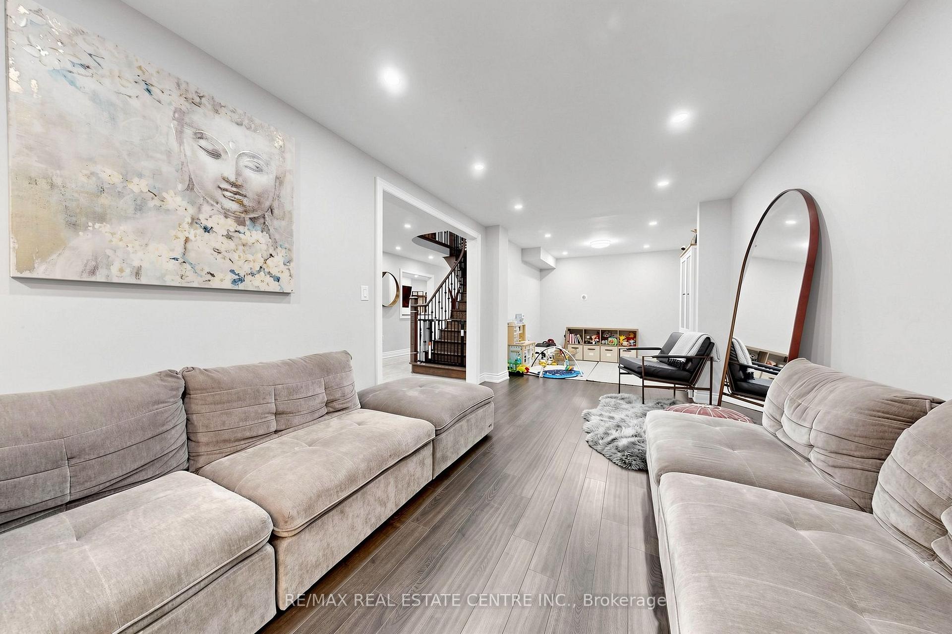 Photo 7 of 33 Blackmere Circle, Brampton, Fletcher's Creek South — HOMEH