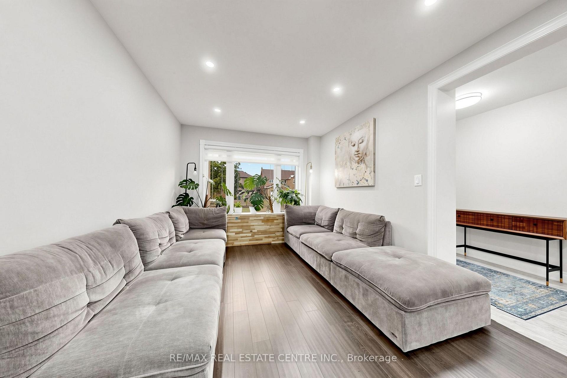 Photo 8 of 33 Blackmere Circle, Brampton, Fletcher's Creek South — HOMEH