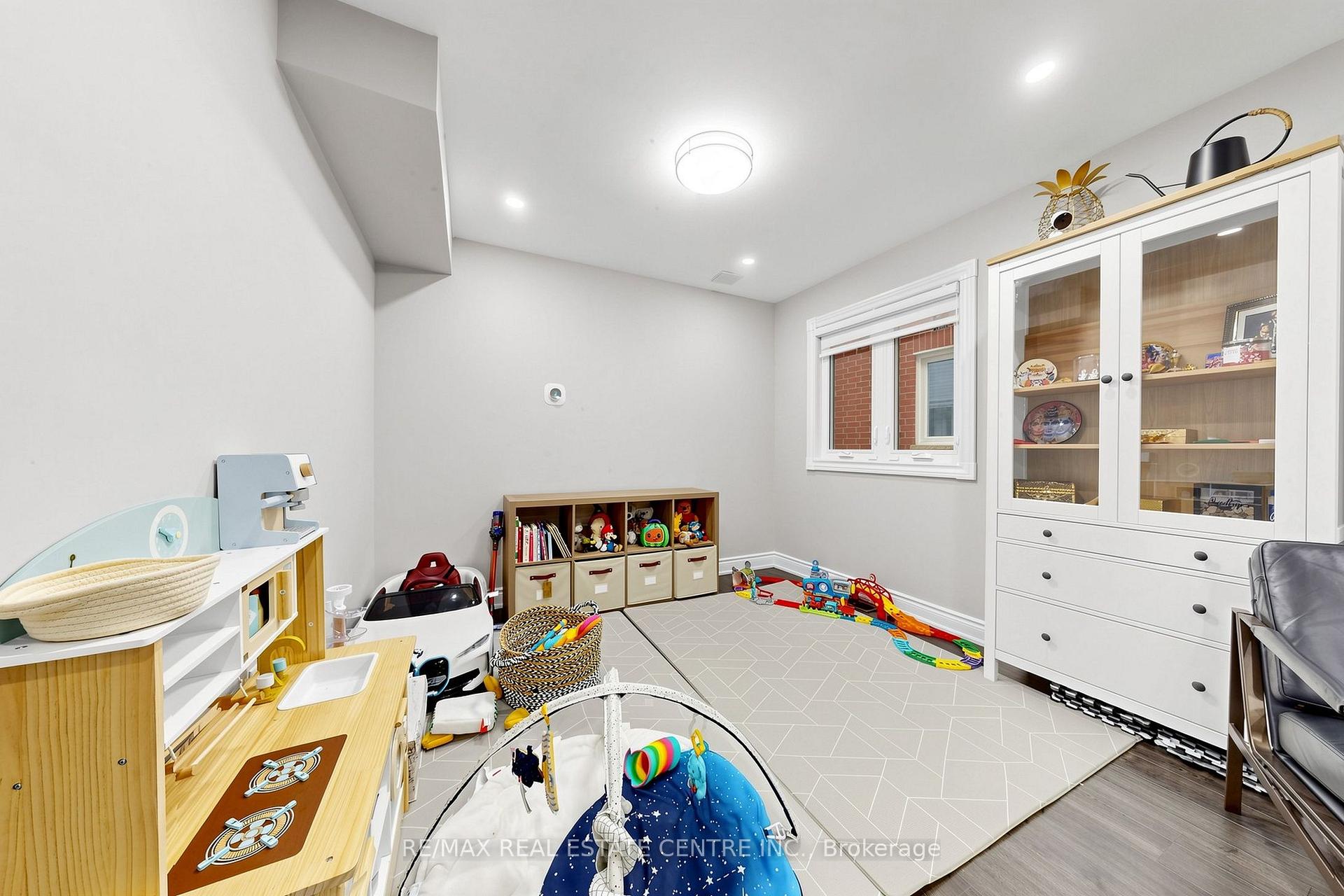 Photo 9 of 33 Blackmere Circle, Brampton, Fletcher's Creek South — HOMEH