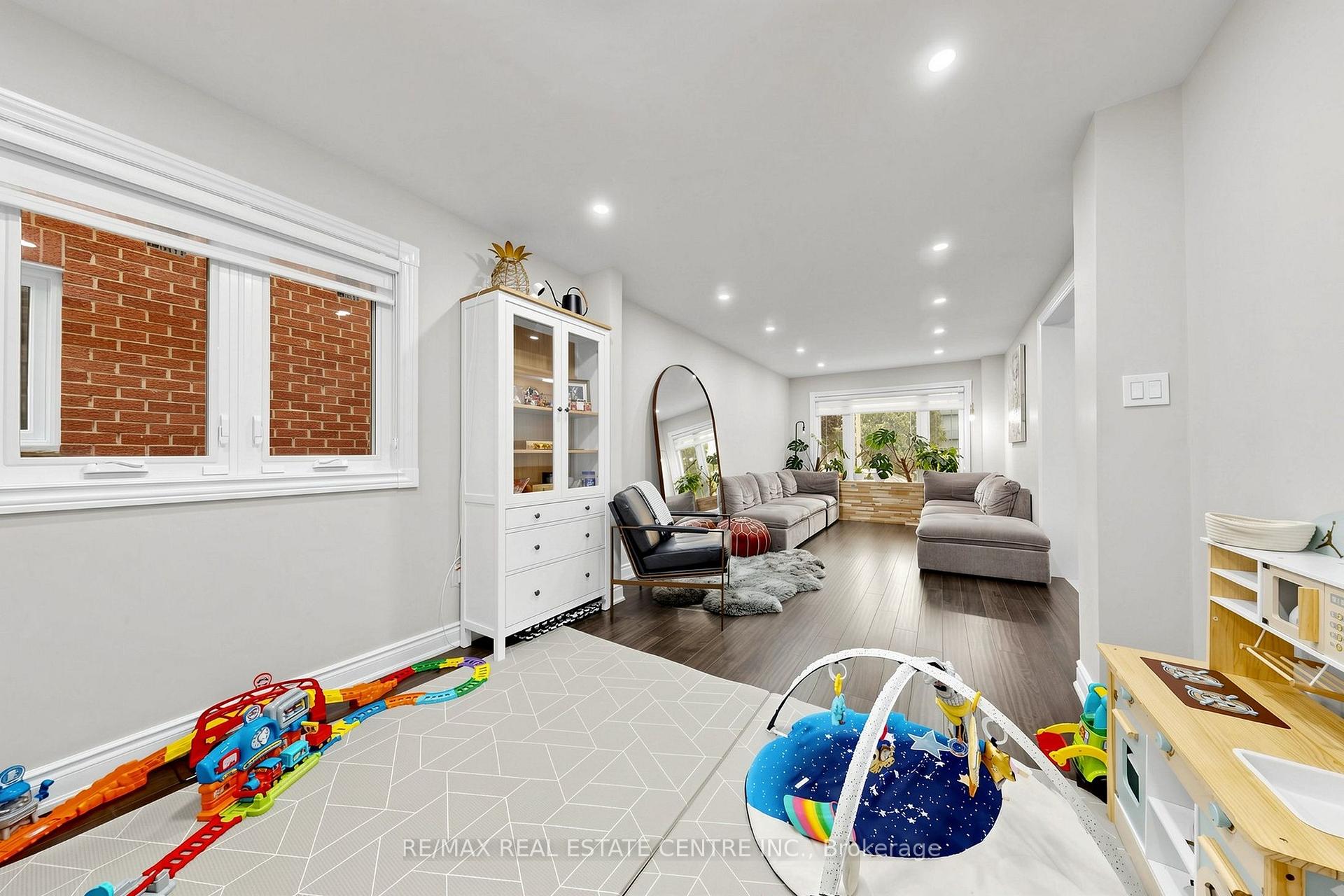 Photo 10 of 33 Blackmere Circle, Brampton, Fletcher's Creek South — HOMEH