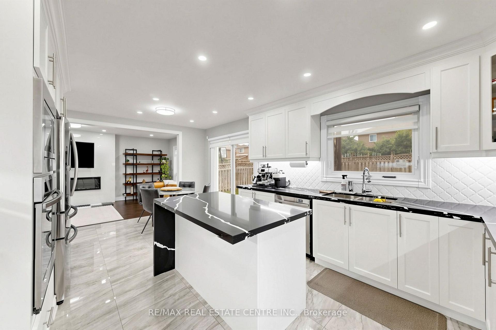 Photo 11 of 33 Blackmere Circle, Brampton, Fletcher's Creek South — HOMEH