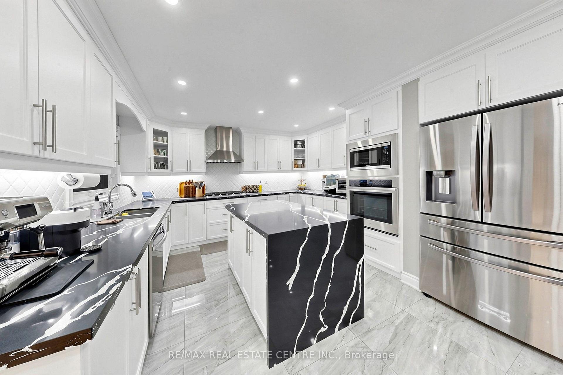 Photo 12 of 33 Blackmere Circle, Brampton, Fletcher's Creek South — HOMEH