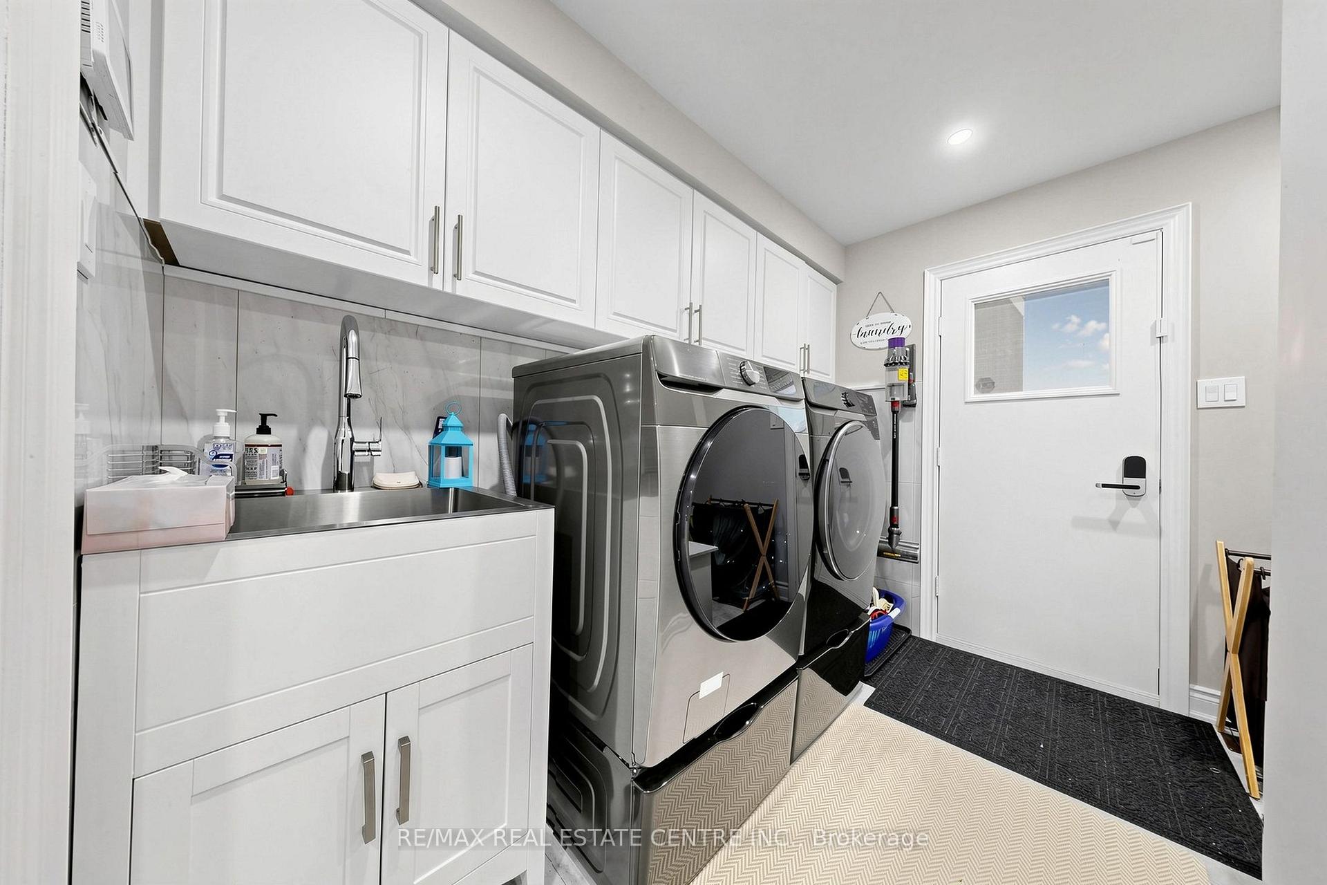 Photo 16 of 33 Blackmere Circle, Brampton, Fletcher's Creek South — HOMEH