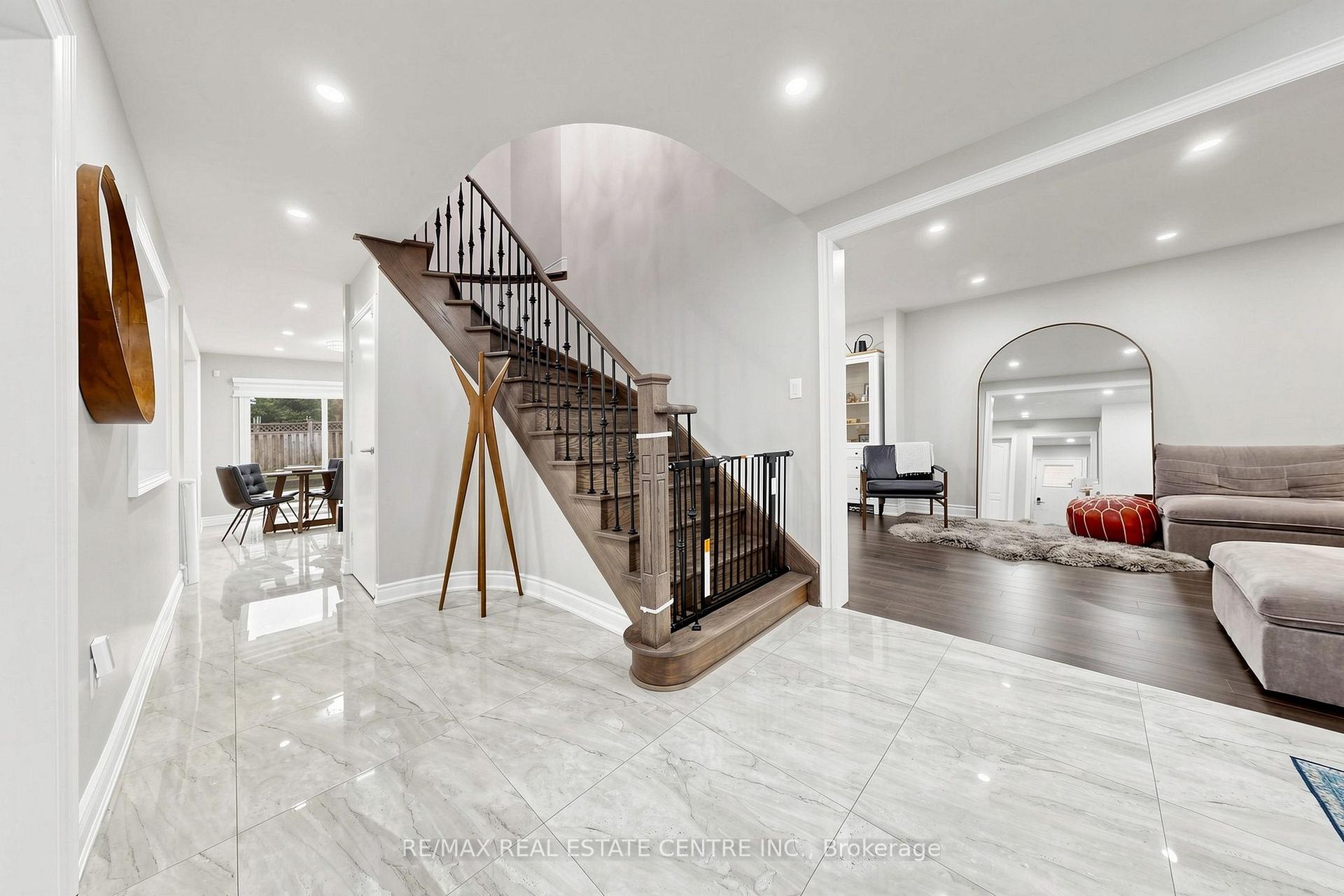 Photo 18 of 33 Blackmere Circle, Brampton, Fletcher's Creek South — HOMEH