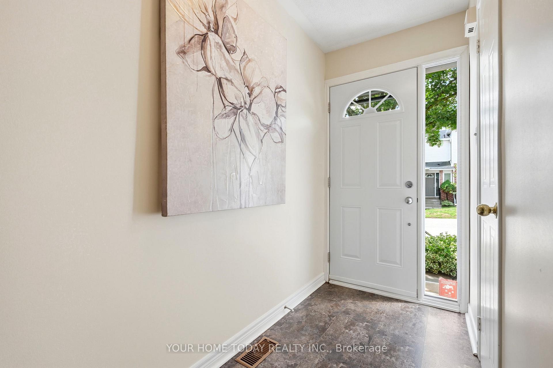 Photo 4 of 29 Corey Circle, Halton Hills, Georgetown — HOMEH