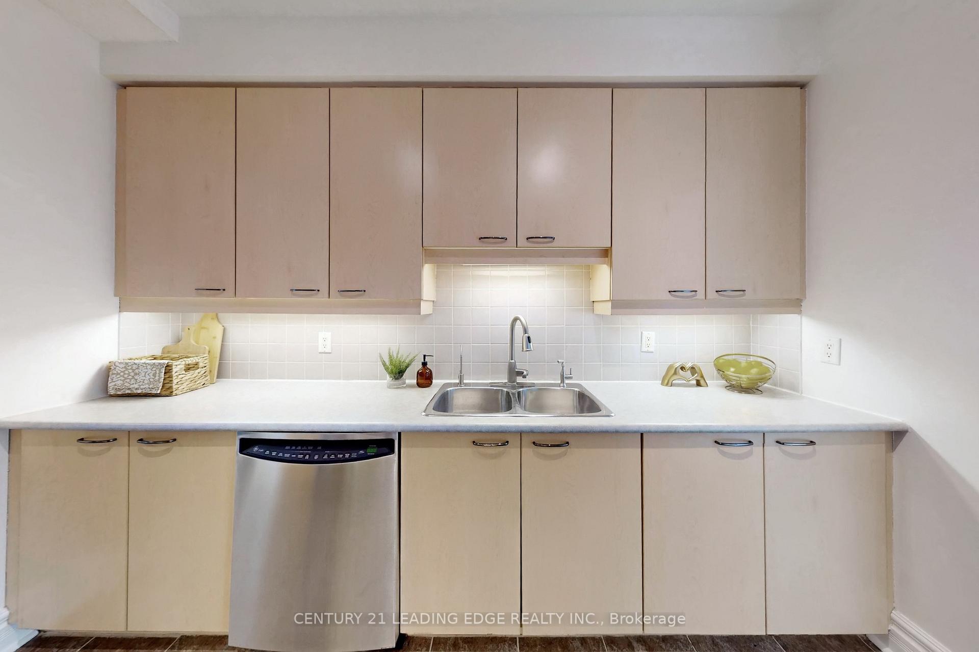Photo 10 of Unit LPH9, 62 Suncrest Boulevard, Markham, Commerce Valley — HOMEH