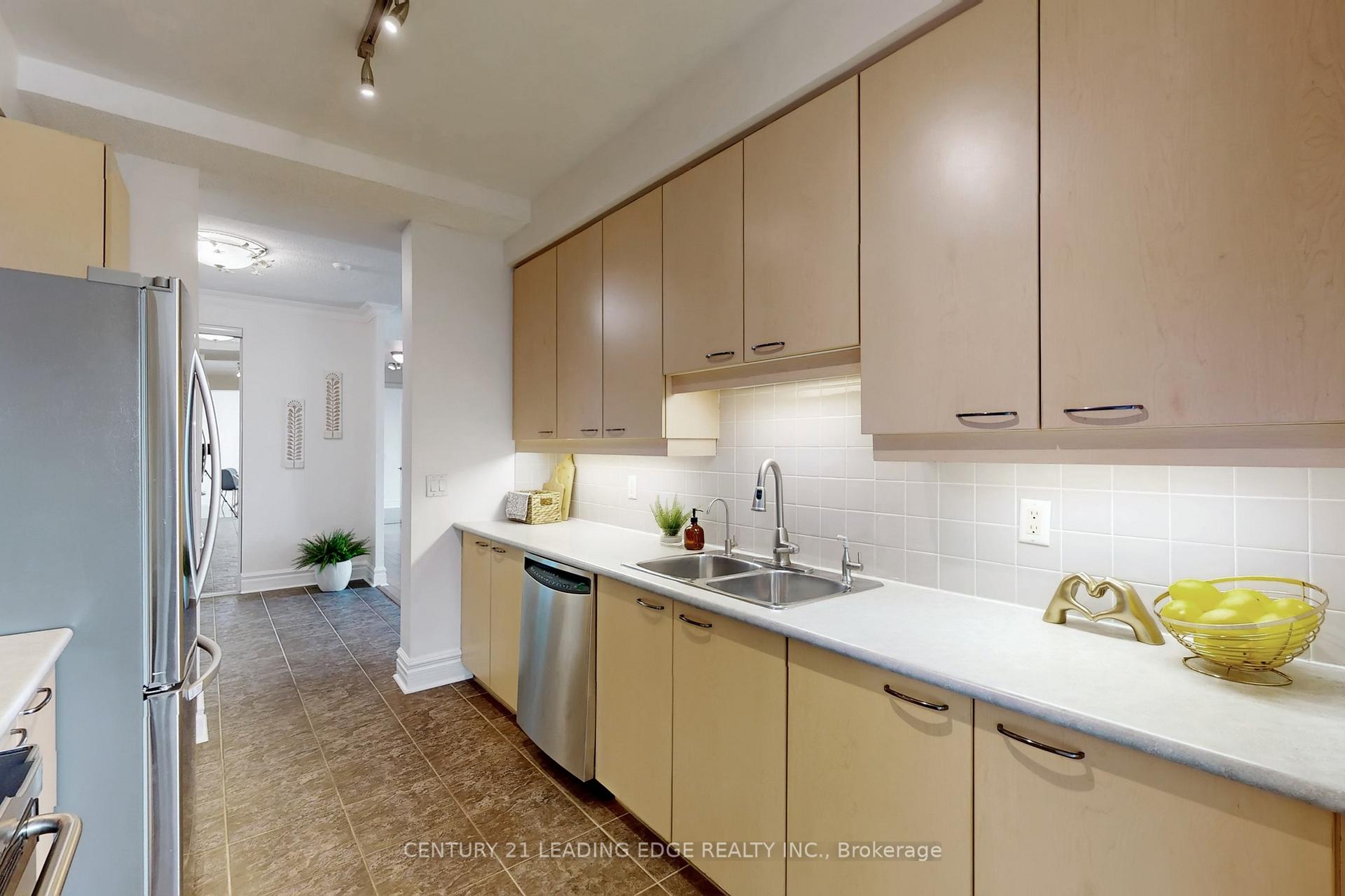 Photo 11 of Unit LPH9, 62 Suncrest Boulevard, Markham, Commerce Valley — HOMEH