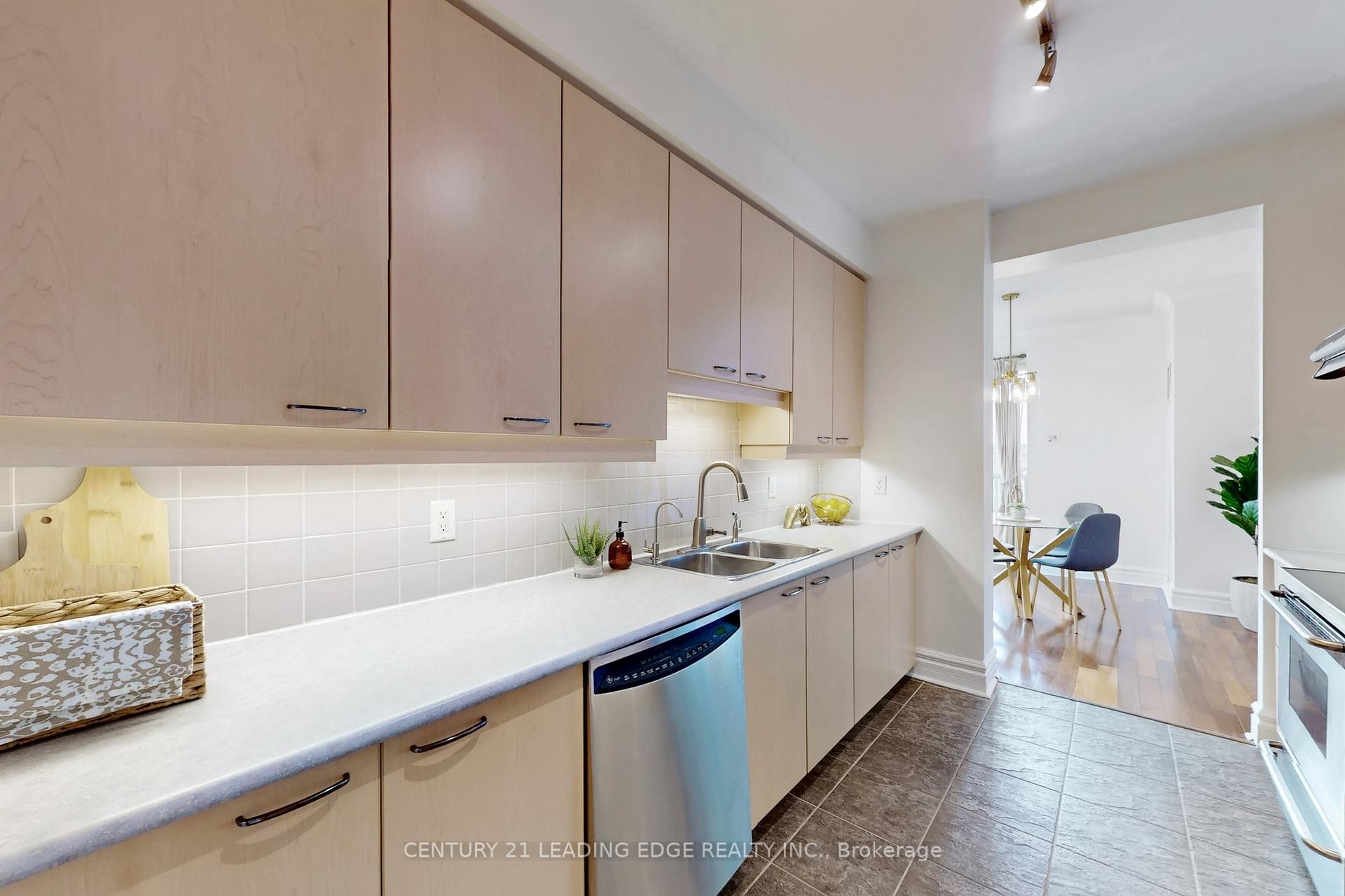 Photo 12 of Unit LPH9, 62 Suncrest Boulevard, Markham, Commerce Valley — HOMEH