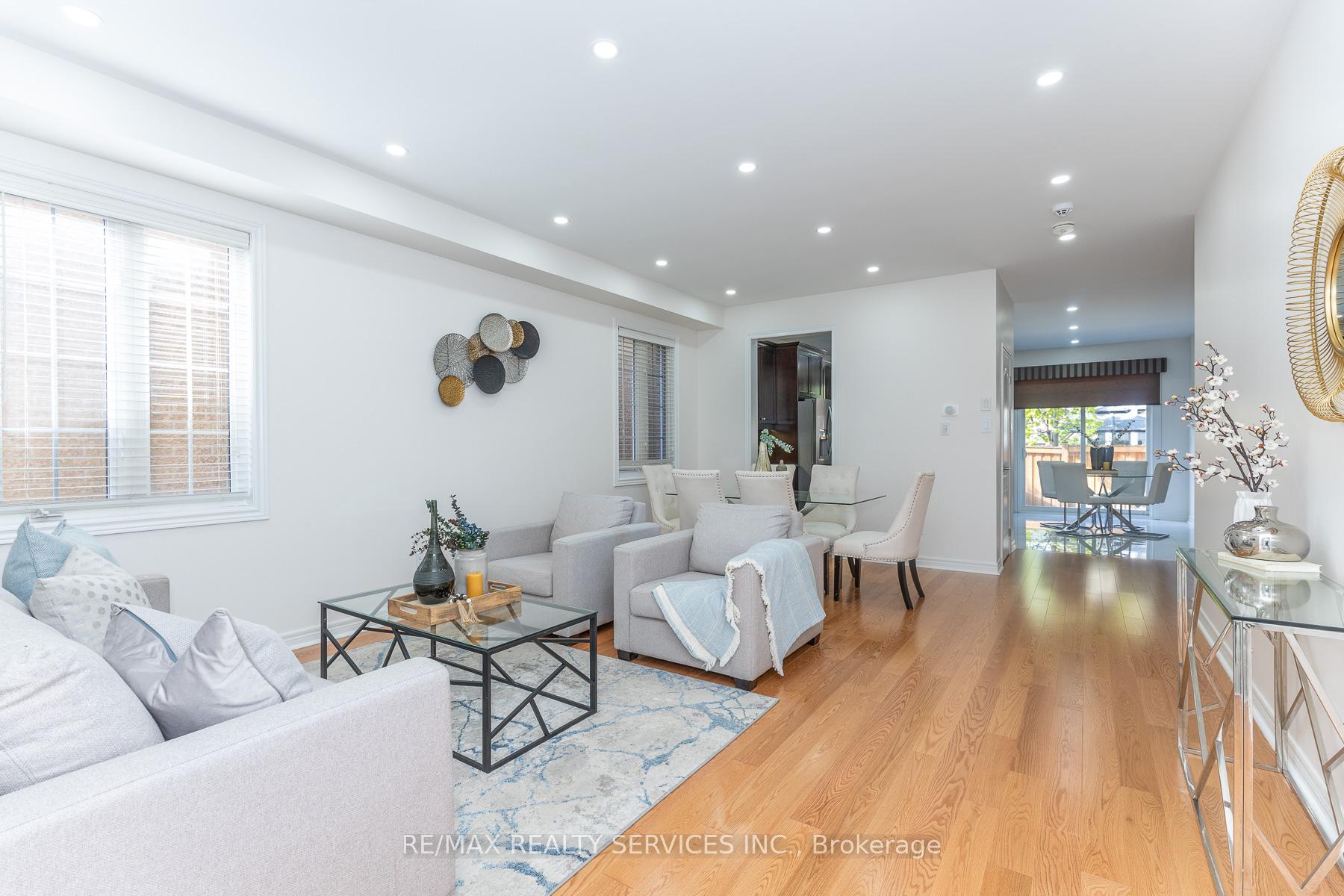 Photo 6 of 22 Berryfield Way, Brampton, Sandringham-Wellington — HOMEH