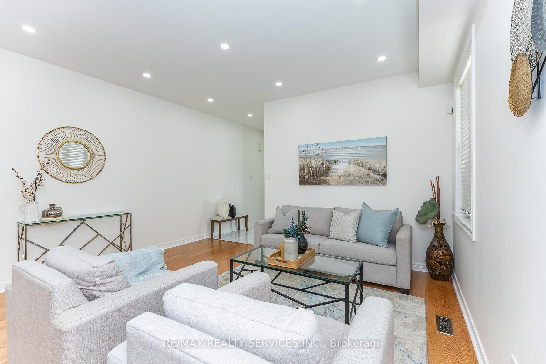 Photo 7 of 22 Berryfield Way, Brampton, Sandringham-Wellington — HOMEH