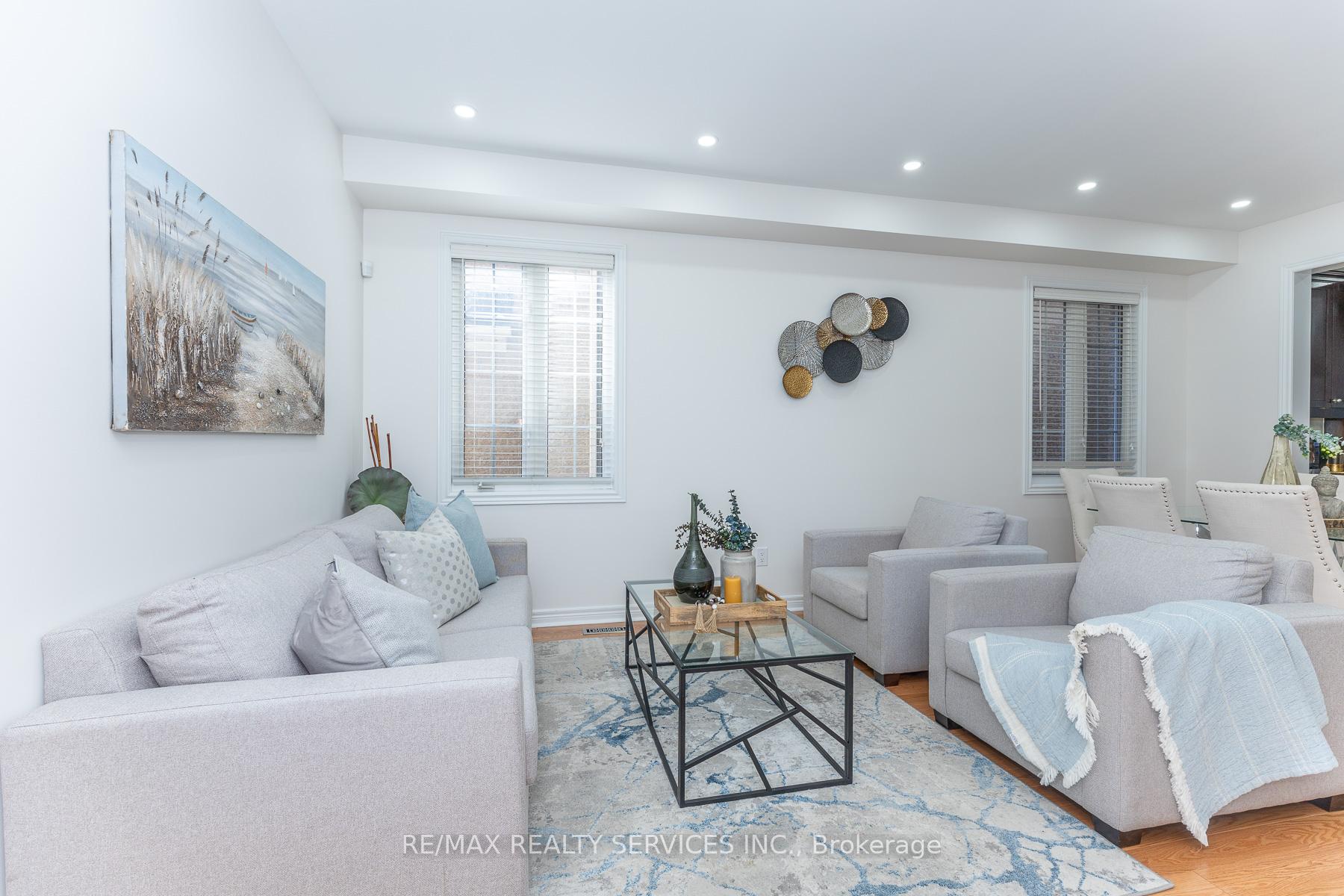 Photo 8 of 22 Berryfield Way, Brampton, Sandringham-Wellington — HOMEH