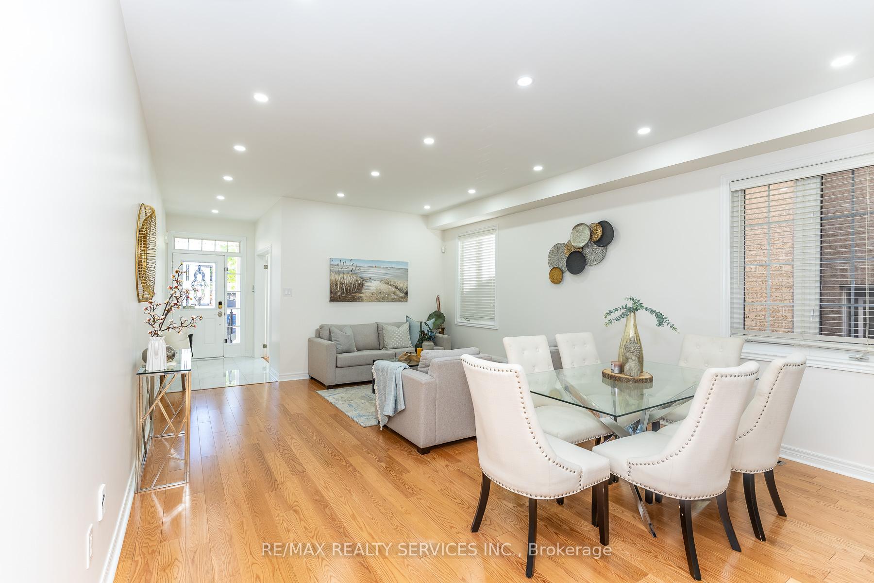 Photo 9 of 22 Berryfield Way, Brampton, Sandringham-Wellington — HOMEH