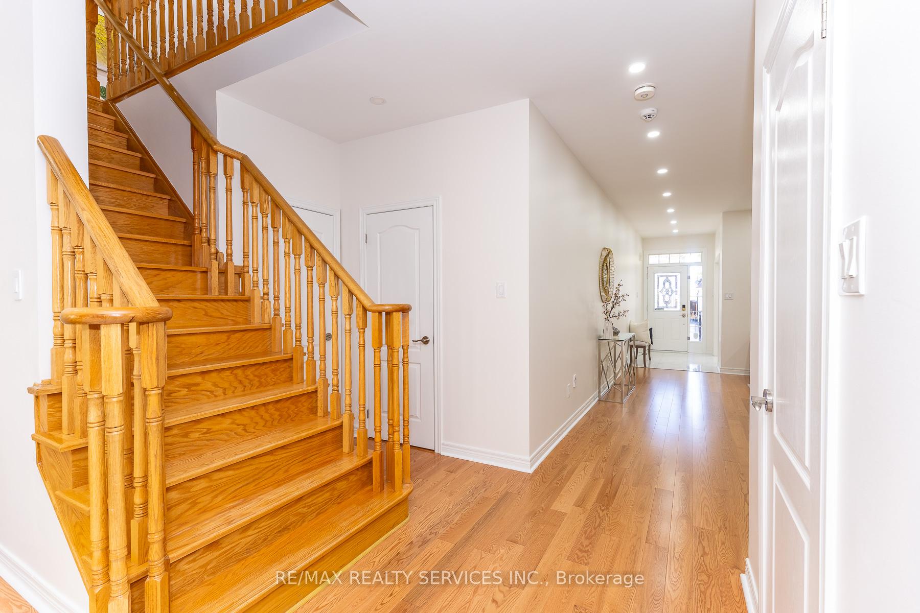 Photo 10 of 22 Berryfield Way, Brampton, Sandringham-Wellington — HOMEH