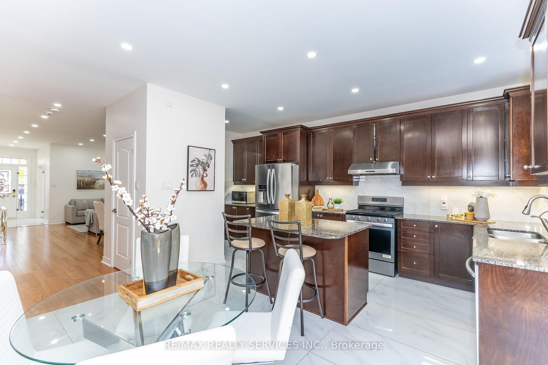 Photo 12 of 22 Berryfield Way, Brampton, Sandringham-Wellington — HOMEH