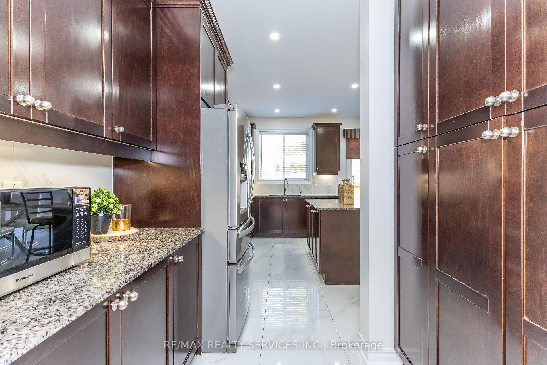 Photo 13 of 22 Berryfield Way, Brampton, Sandringham-Wellington — HOMEH