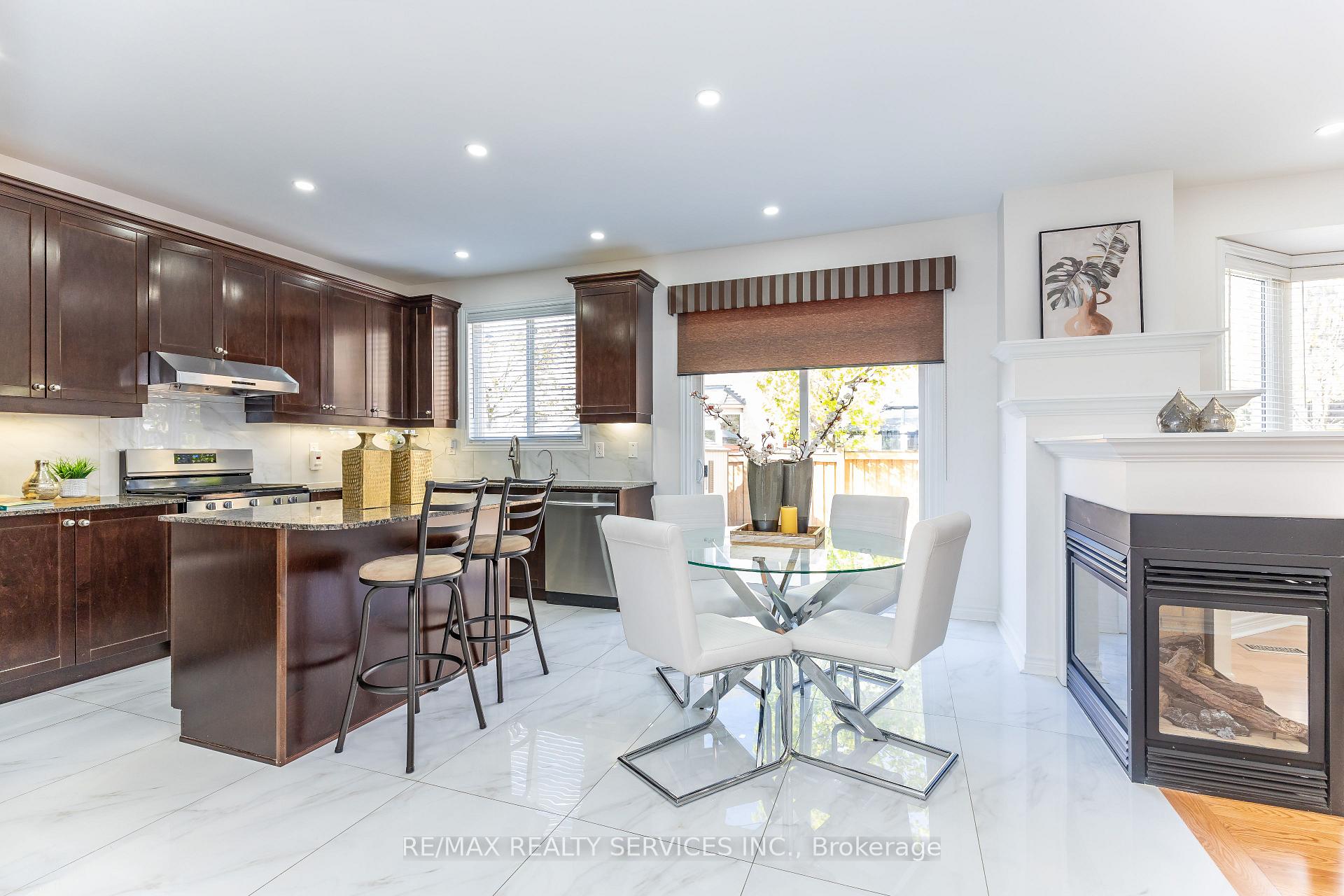 Photo 15 of 22 Berryfield Way, Brampton, Sandringham-Wellington — HOMEH