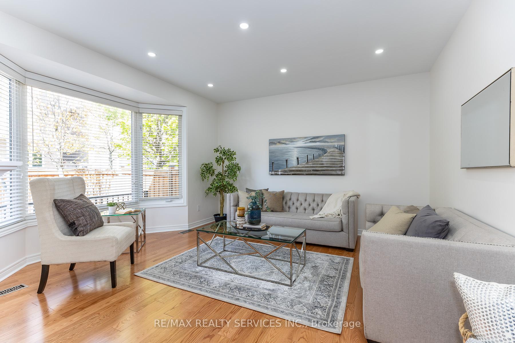 Photo 16 of 22 Berryfield Way, Brampton, Sandringham-Wellington — HOMEH
