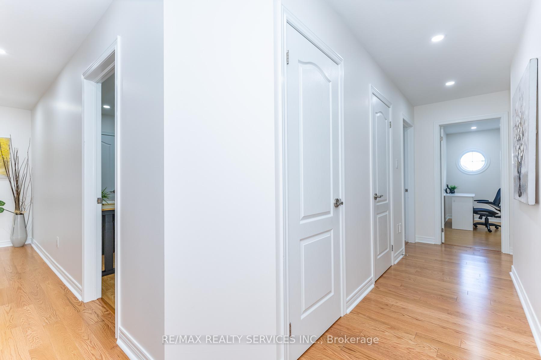 Photo 18 of 22 Berryfield Way, Brampton, Sandringham-Wellington — HOMEH