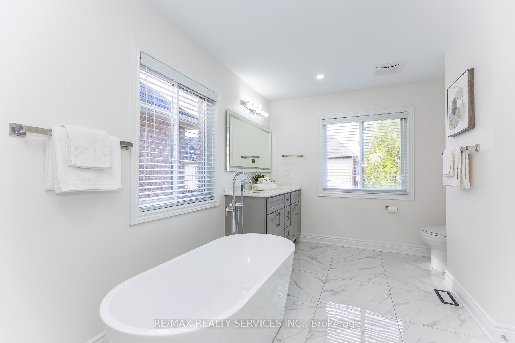 Photo 21 of 22 Berryfield Way, Brampton, Sandringham-Wellington — HOMEH