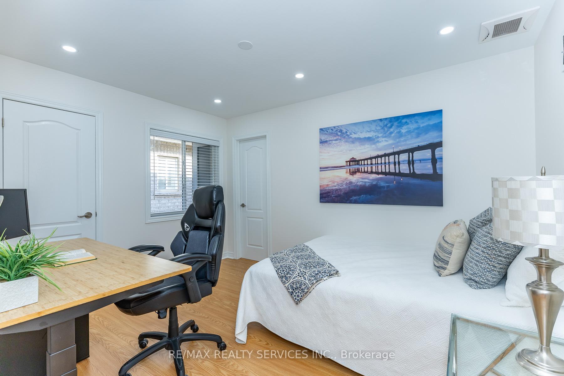Photo 23 of 22 Berryfield Way, Brampton, Sandringham-Wellington — HOMEH