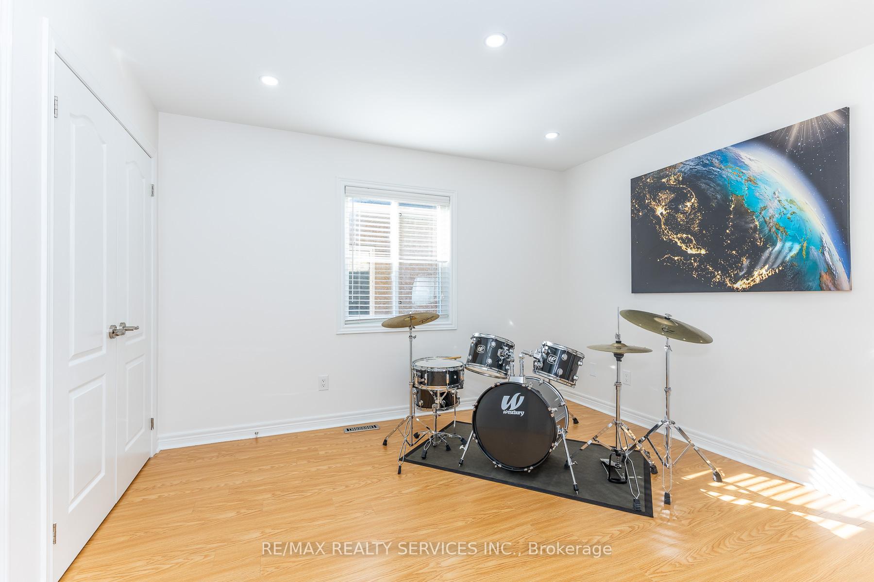Photo 25 of 22 Berryfield Way, Brampton, Sandringham-Wellington — HOMEH