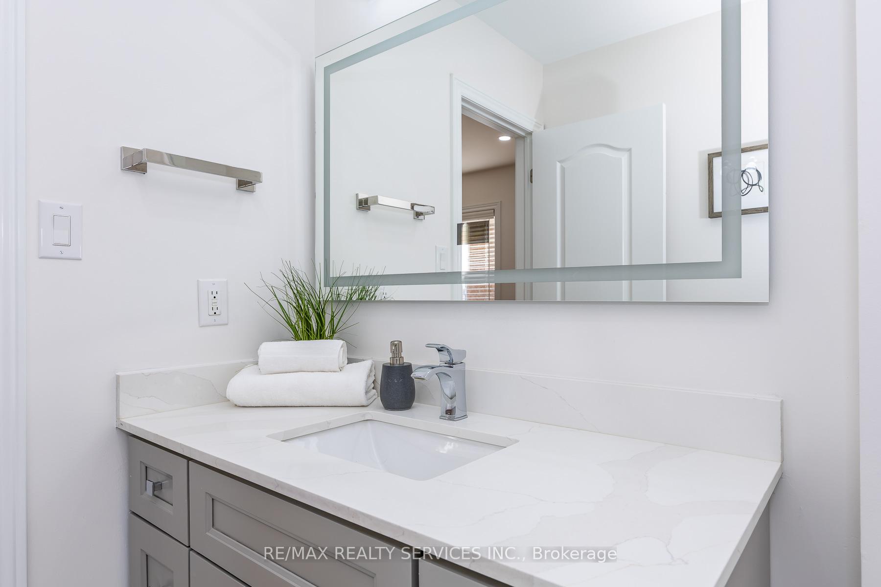 Photo 27 of 22 Berryfield Way, Brampton, Sandringham-Wellington — HOMEH