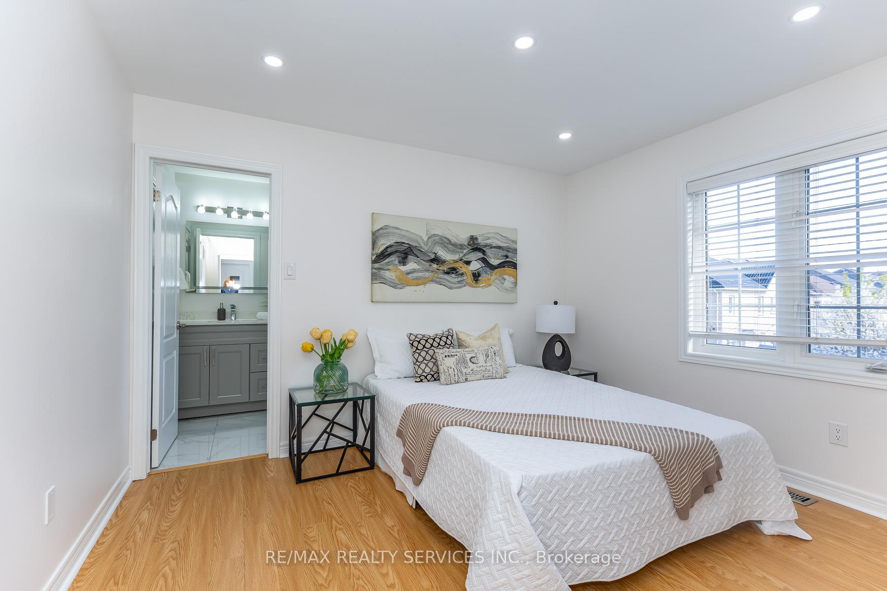 Photo 29 of 22 Berryfield Way, Brampton, Sandringham-Wellington — HOMEH