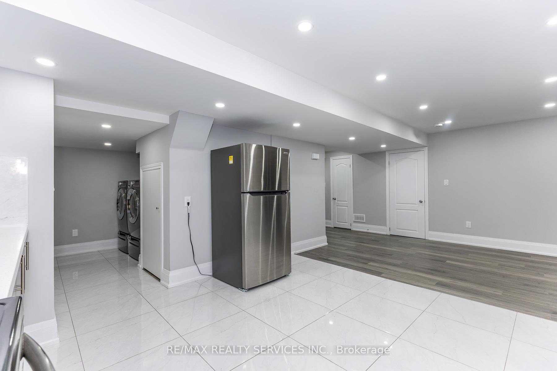 Photo 32 of 22 Berryfield Way, Brampton, Sandringham-Wellington — HOMEH