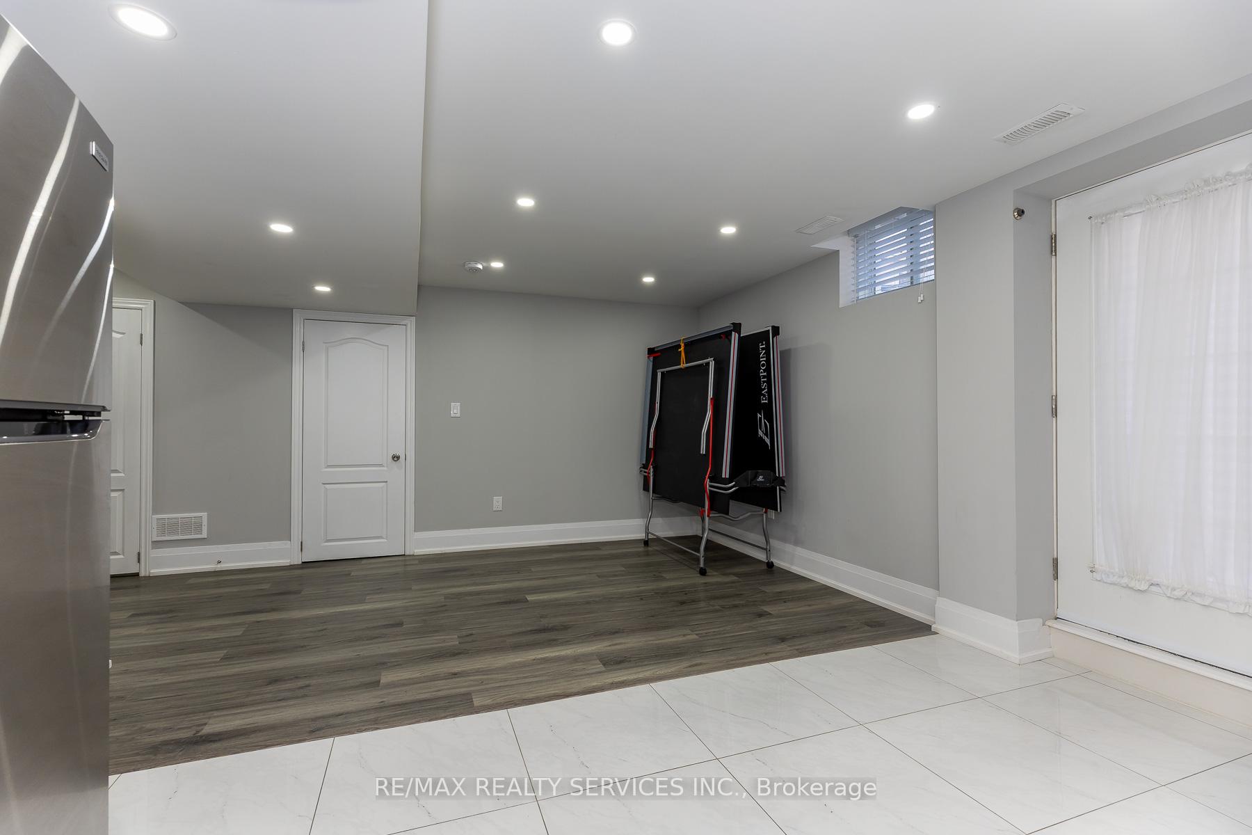Photo 33 of 22 Berryfield Way, Brampton, Sandringham-Wellington — HOMEH