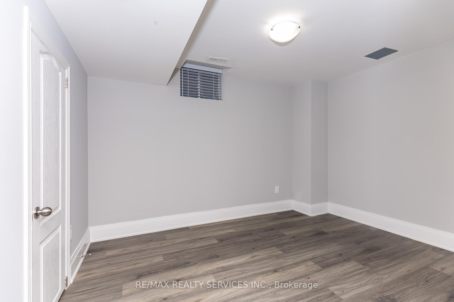 Photo 34 of 22 Berryfield Way, Brampton, Sandringham-Wellington — HOMEH