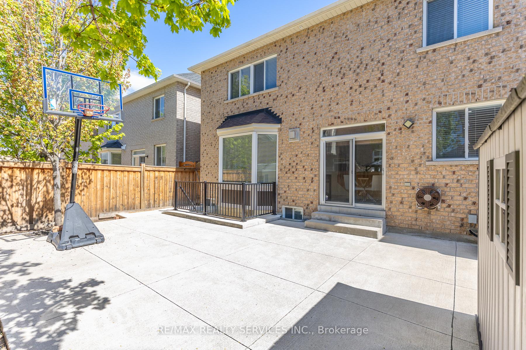 Photo 42 of 22 Berryfield Way, Brampton, Sandringham-Wellington — HOMEH