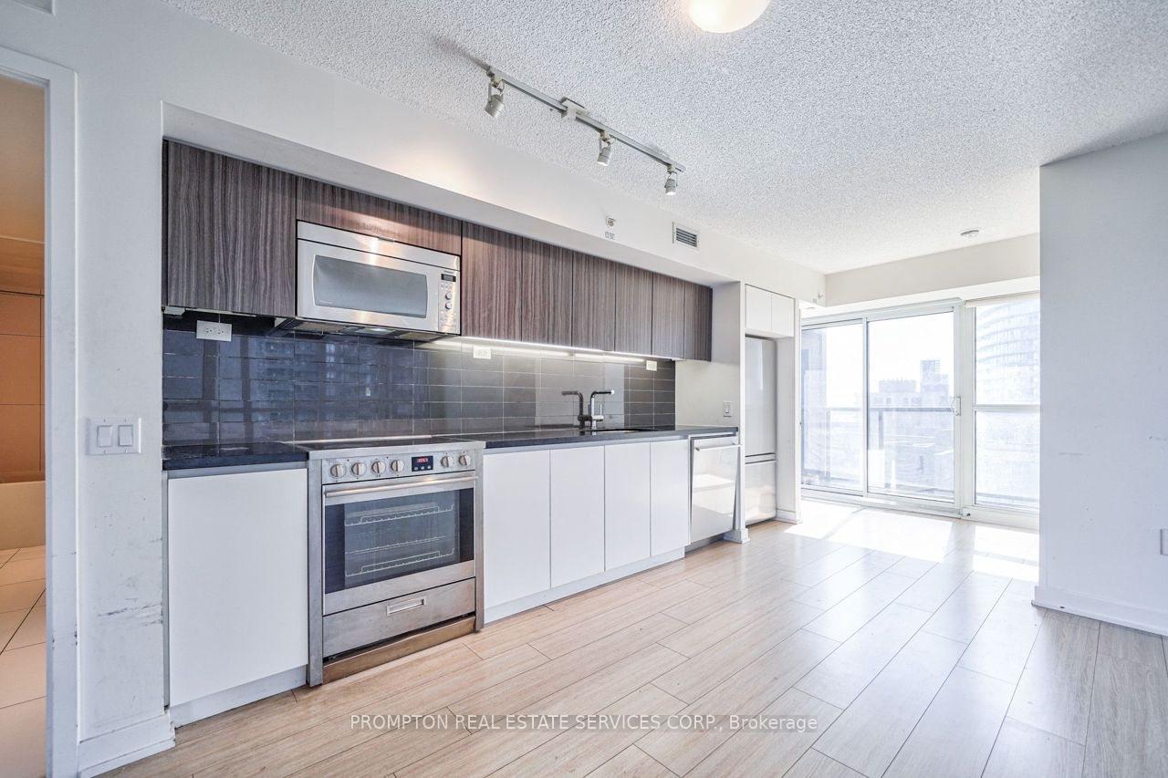 Photo 3 of Unit 906, 85 Queens Wharf Road, Toronto, Waterfront Communities — HOMEH