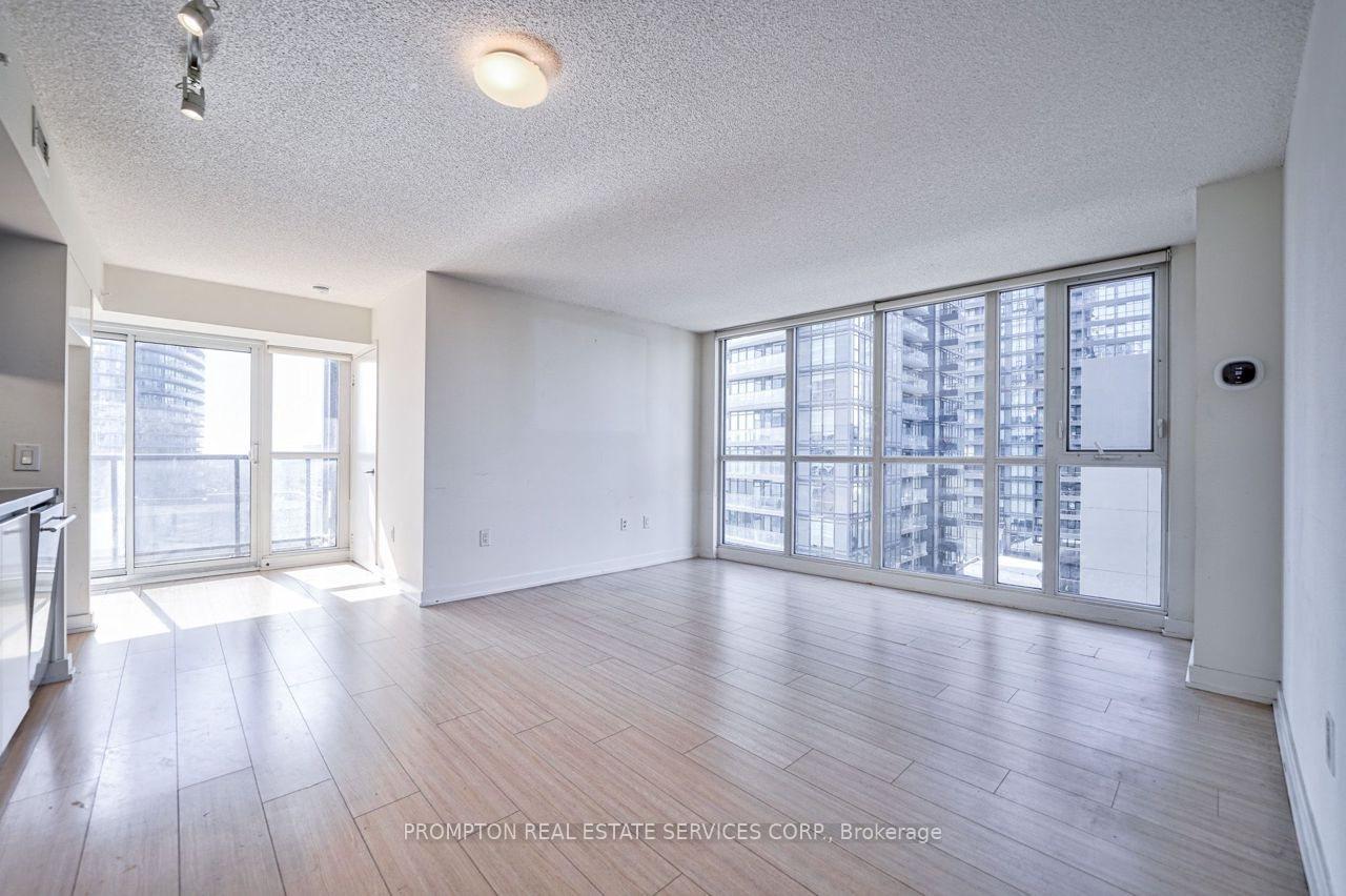 Photo 5 of Unit 906, 85 Queens Wharf Road, Toronto, Waterfront Communities — HOMEH