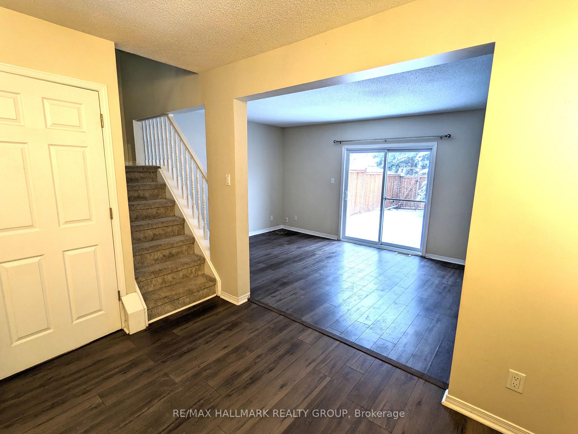 Photo 6 of Unit 21, 6464 Colony Square, Ottawa, Convent Glen North — HOMEH