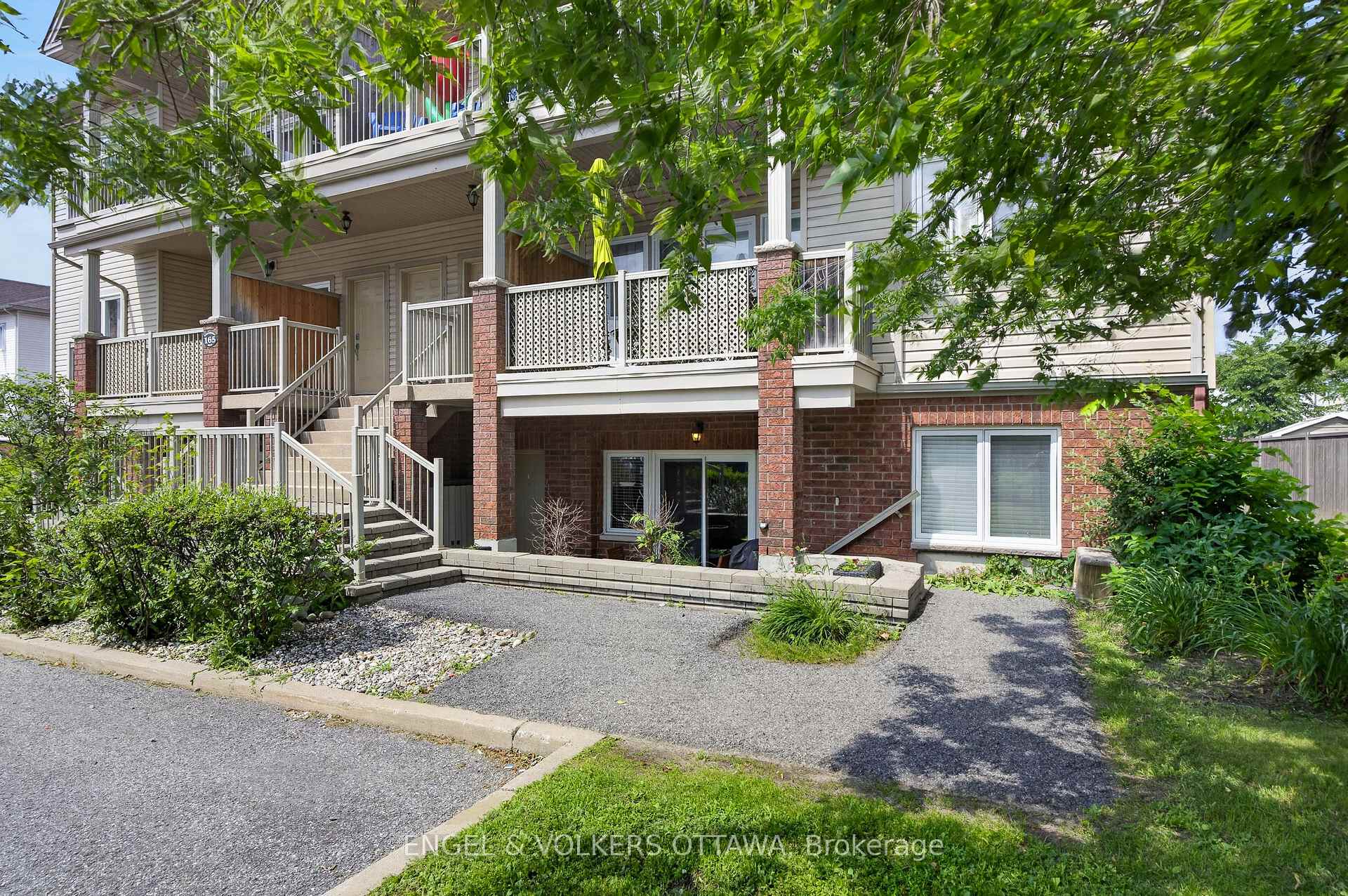Photo 2 of Unit 4, 165 Waterbridge Drive, Ottawa, Barrhaven East — HOMEH