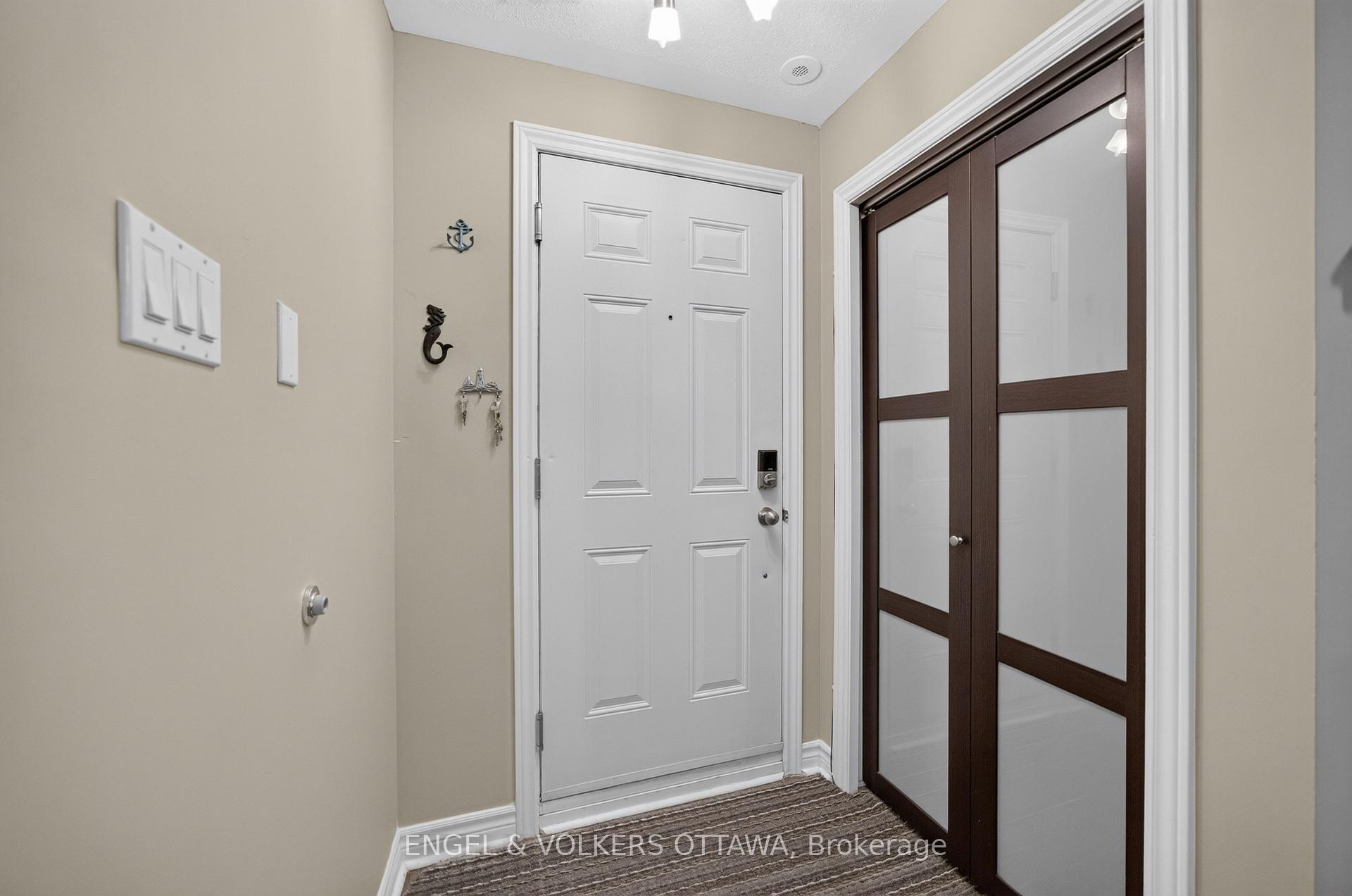 Photo 3 of Unit 4, 165 Waterbridge Drive, Ottawa, Barrhaven East — HOMEH