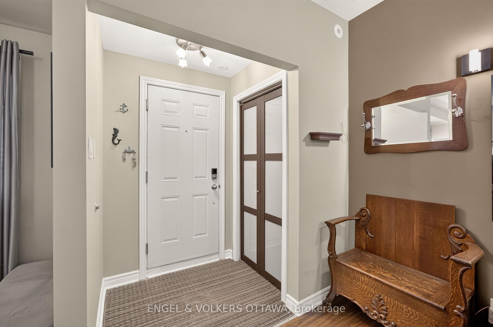 Photo 4 of Unit 4, 165 Waterbridge Drive, Ottawa, Barrhaven East — HOMEH
