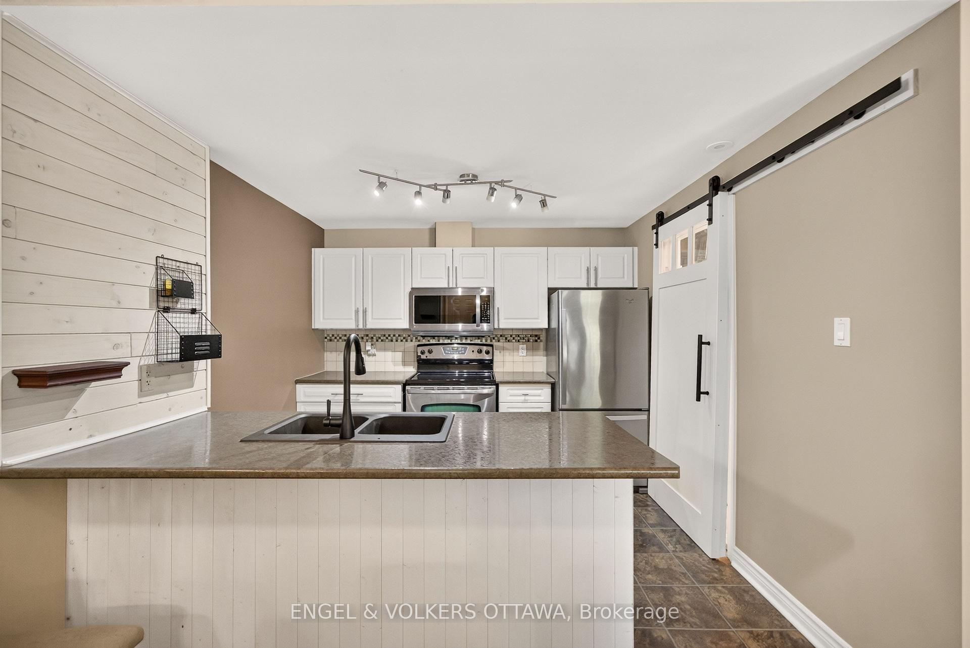 Photo 13 of Unit 4, 165 Waterbridge Drive, Ottawa, Barrhaven East — HOMEH