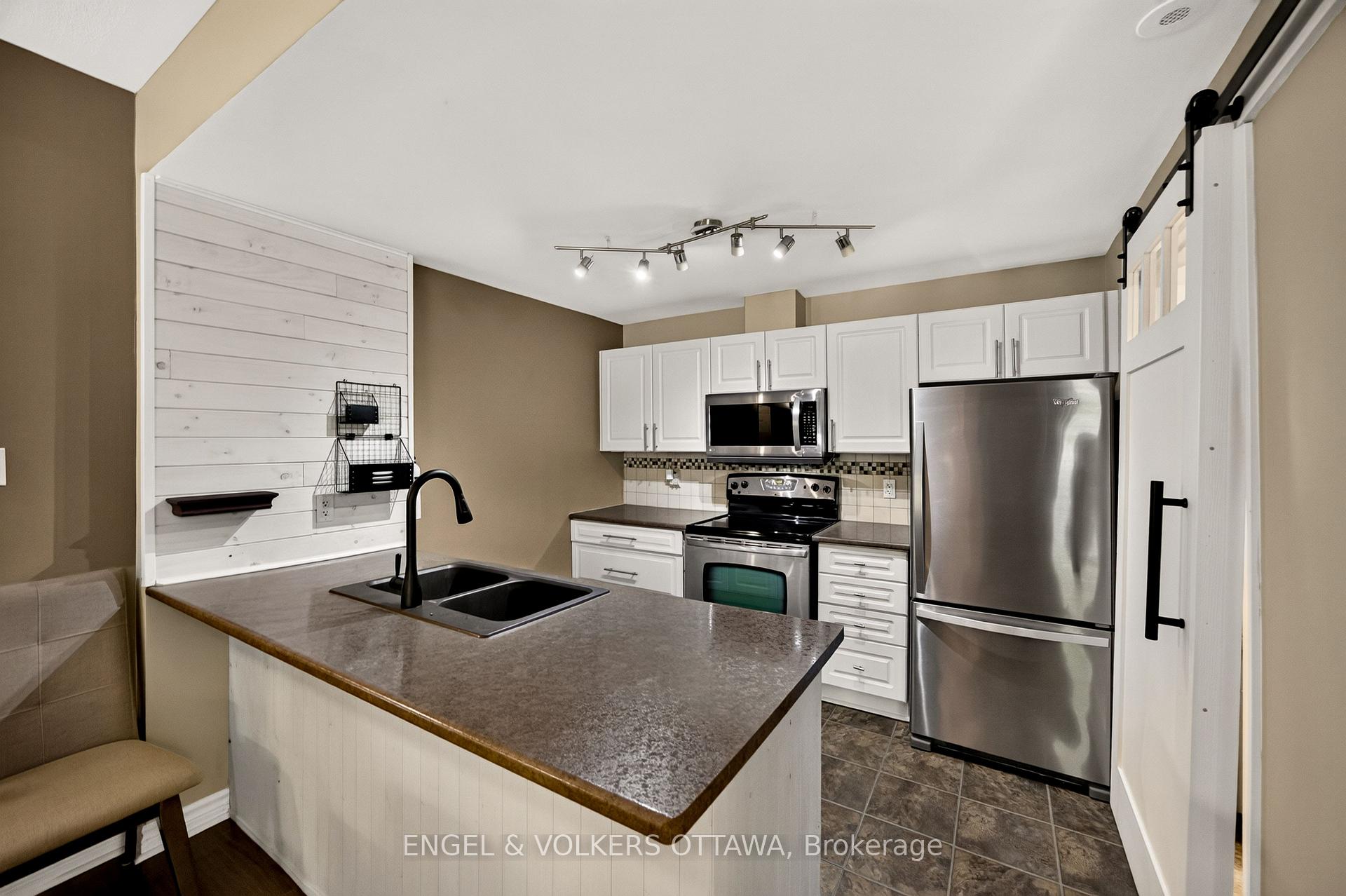 Photo 14 of Unit 4, 165 Waterbridge Drive, Ottawa, Barrhaven East — HOMEH