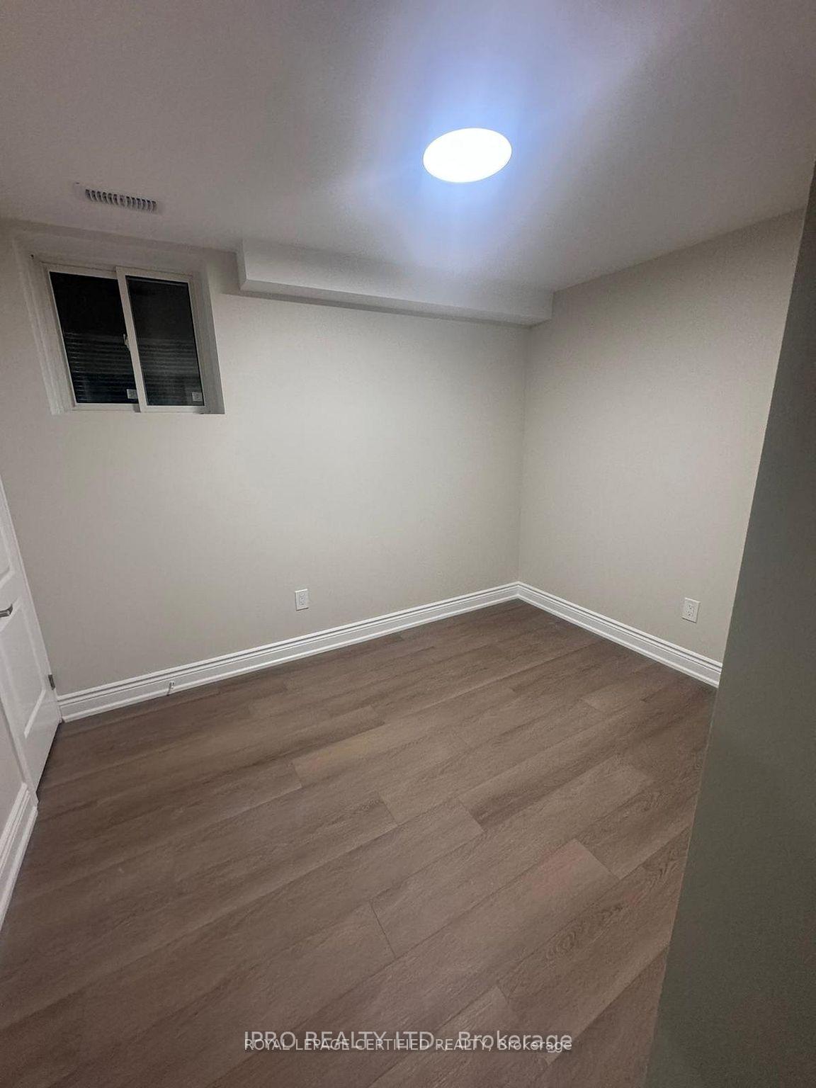 Photo 9 of 40 Beachville Circle, Brampton, Credit Valley — HOMEH