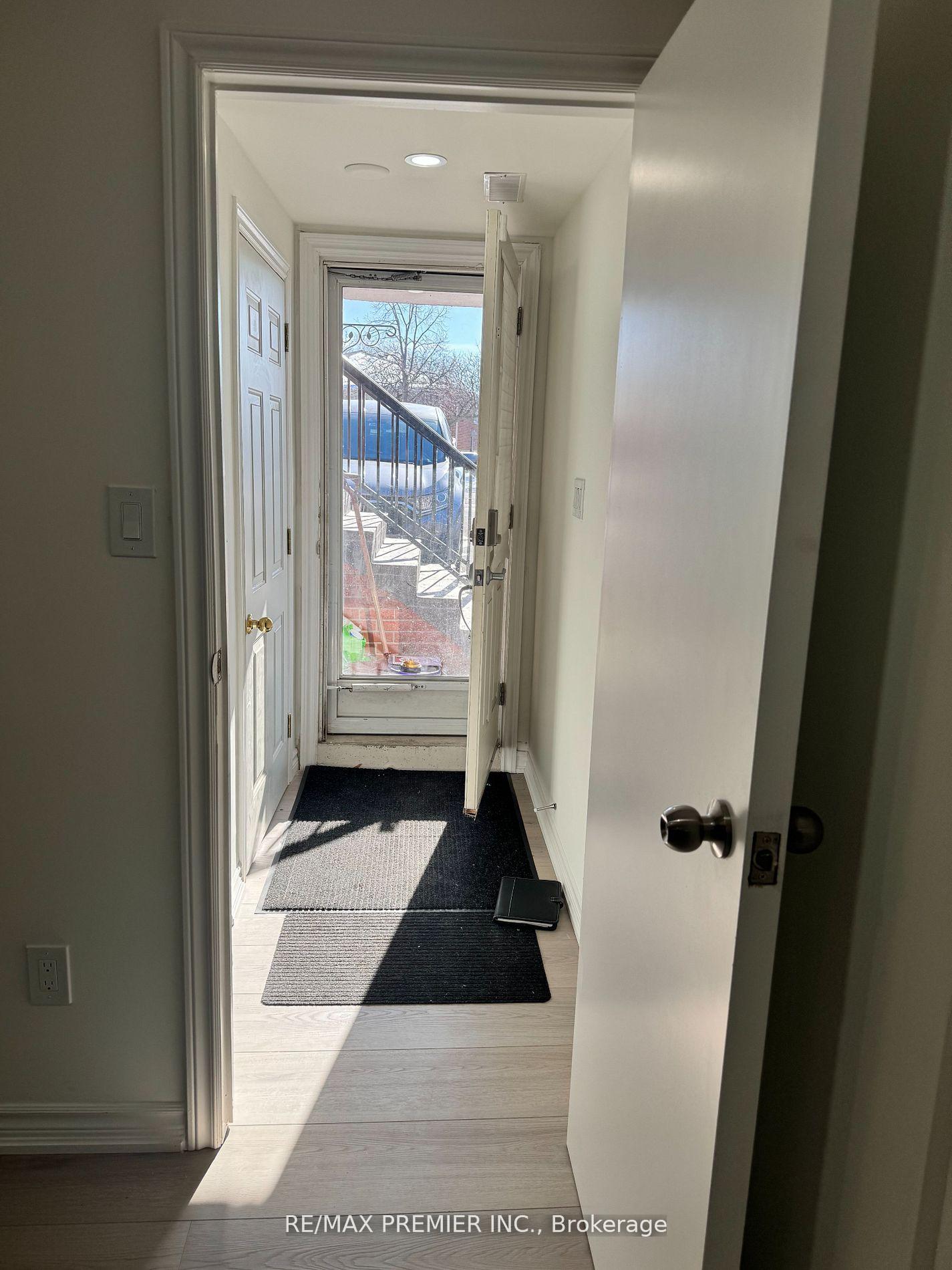 Photo 3 of 18 Madonna Gardens, North York, Humber Summit — HOMEH