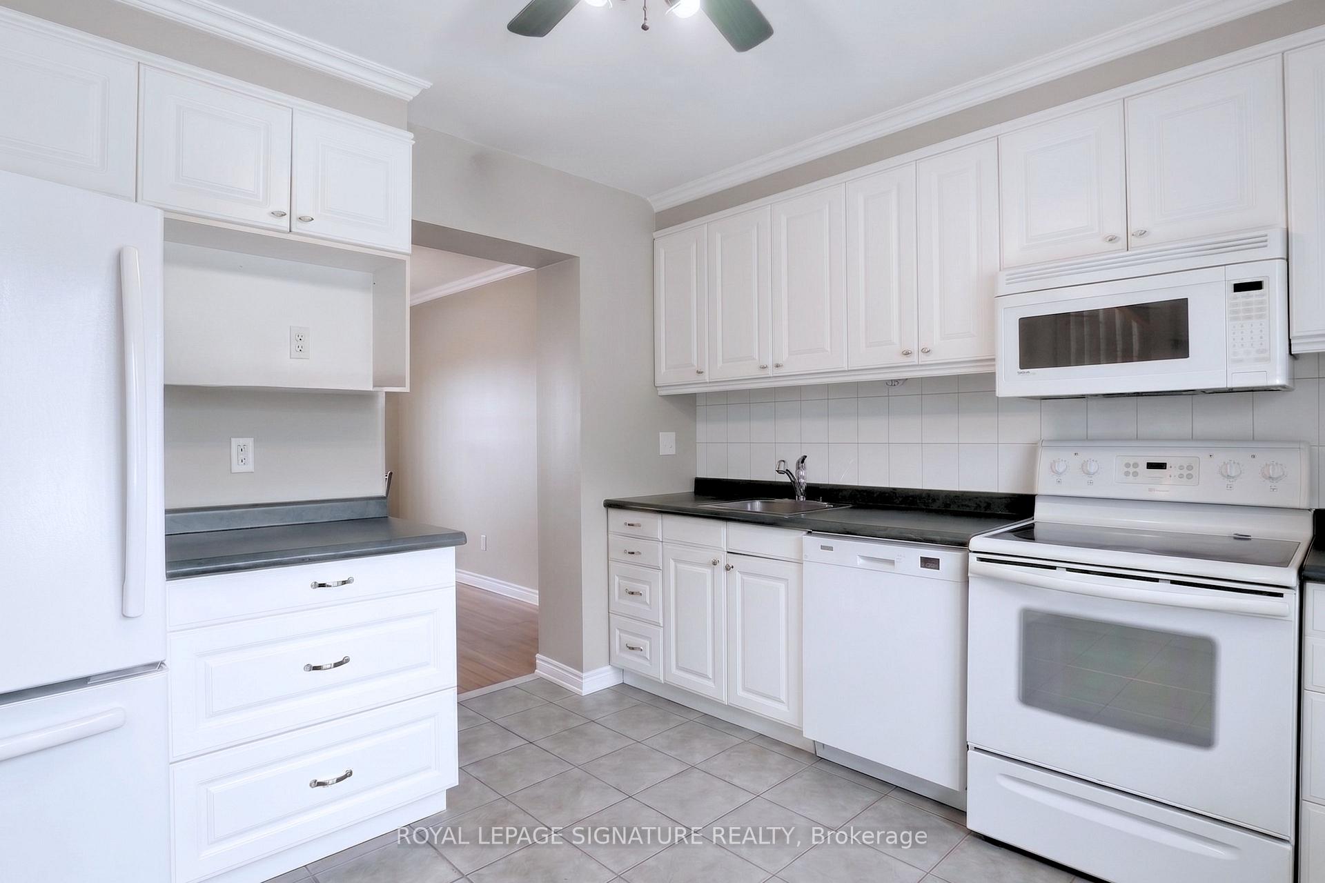 Photo 3 of Unit 41, 98 Falconer Drive, Mississauga, Streetsville — HOMEH