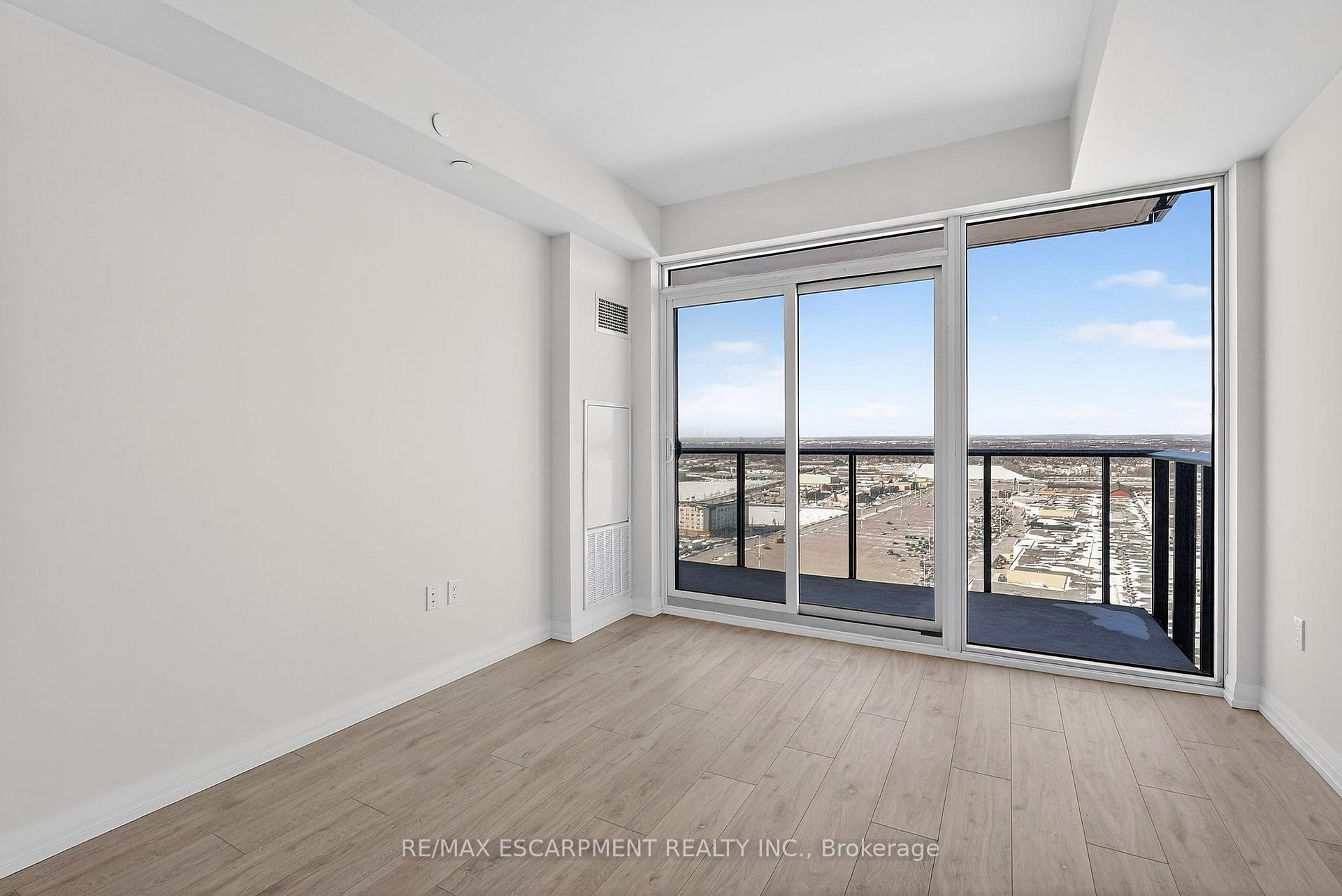Photo 10 of Unit 2408, 27 Korda Gate, Vaughan, Vellore Village — HOMEH